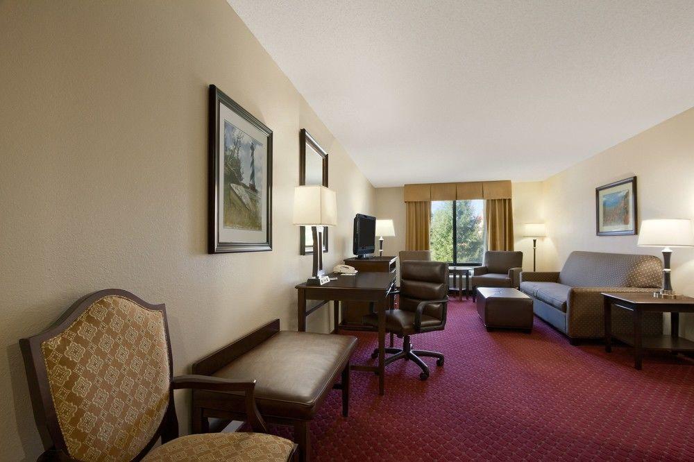 Spark By Hilton Greensboro Eksteriør billede